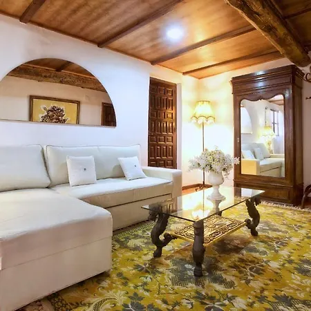 Casa Palaciega El Cuartel Inn