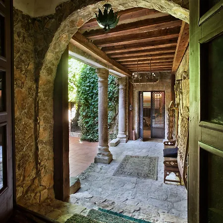 Casa Palaciega El Cuartel Inn